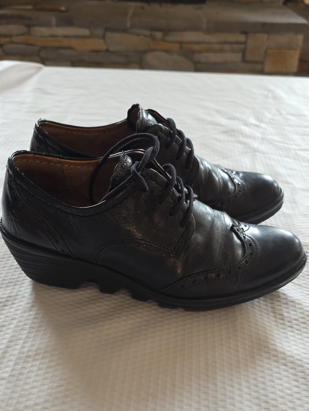 FLY LONDON wingtip leather  wedge heel shoes! 6.5 37